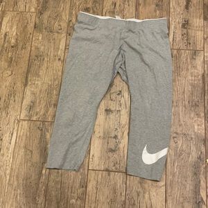 VGUC XL Gray Nike Capris